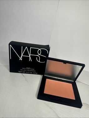 NARS Peachy Coral Blush Compact
